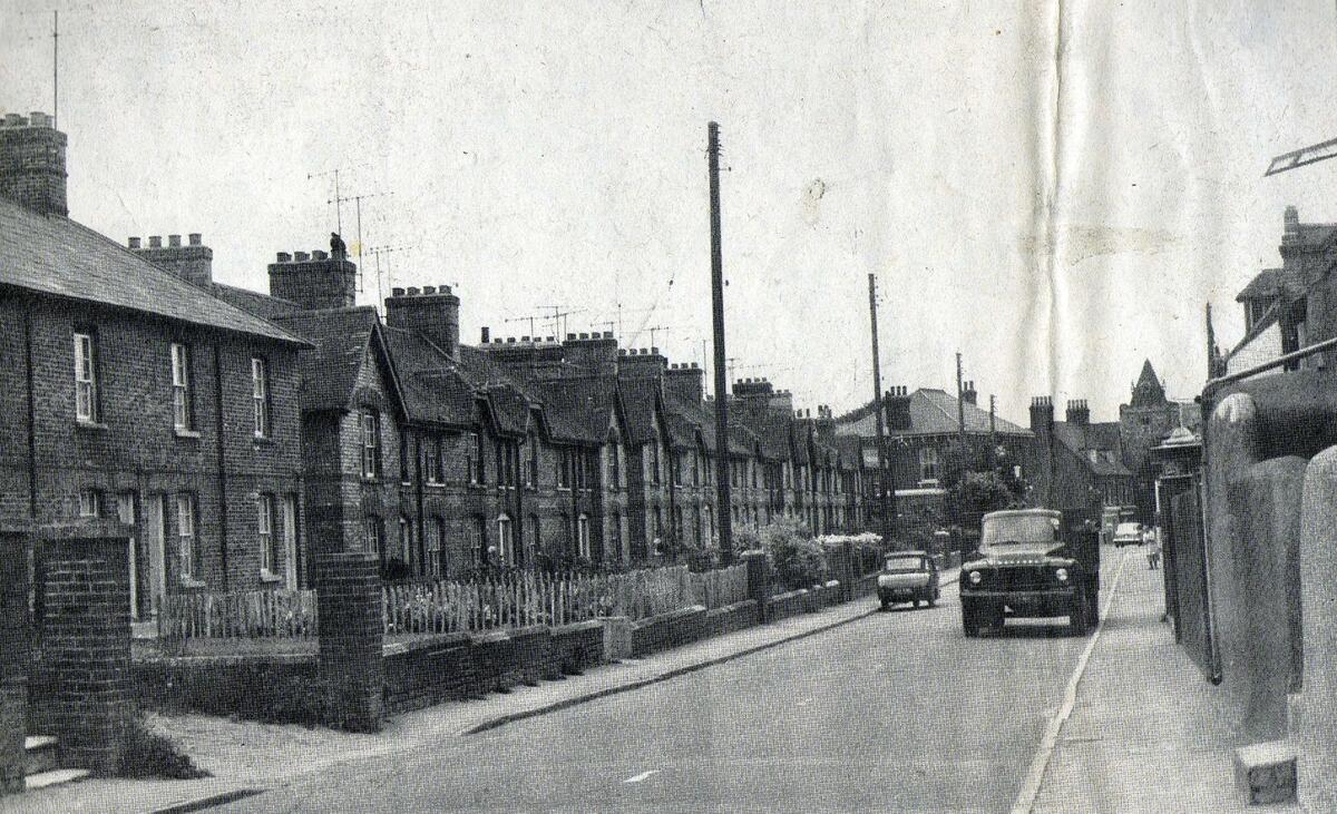 This is a view along the High Street from the station end, looking towards the church, with the old Halling Institute before that, replaced by the current Community Centre.