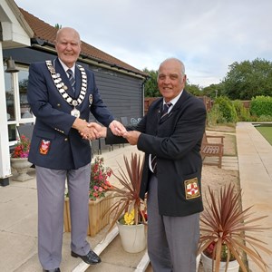 Bruce Acock receiving his Colts badge from Bowls Leicestershire President David Bray.