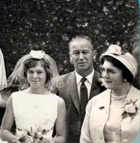Lesley and Dianna wedding 1965?