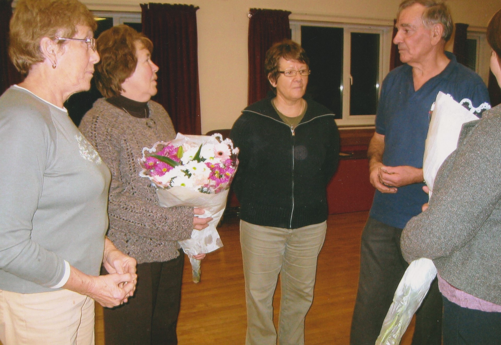 Maureen Bishop, Doreen Ellery, Ann Dennis, Peter Hawkins and the daughter of Eddie & Doreen Ellery - this photo is probably from about 2008