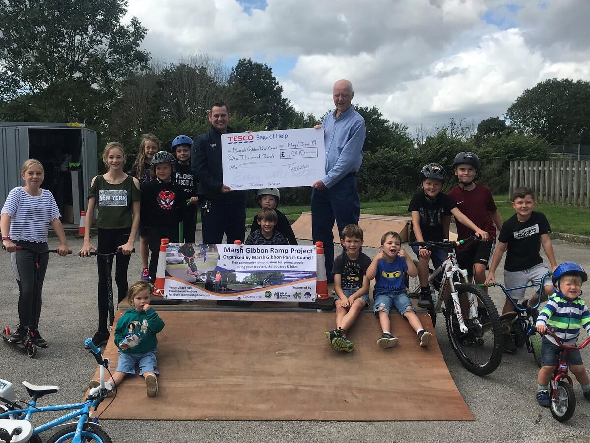 Cllr Ian Metherell receiving a grant from Tesco Bags of Help