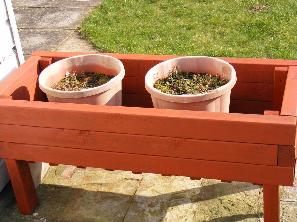 Planters, assorted sizes