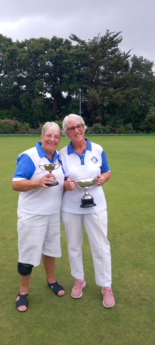 ladies Champion 2026 Linda Prior on the right and runner up Chris Murphy