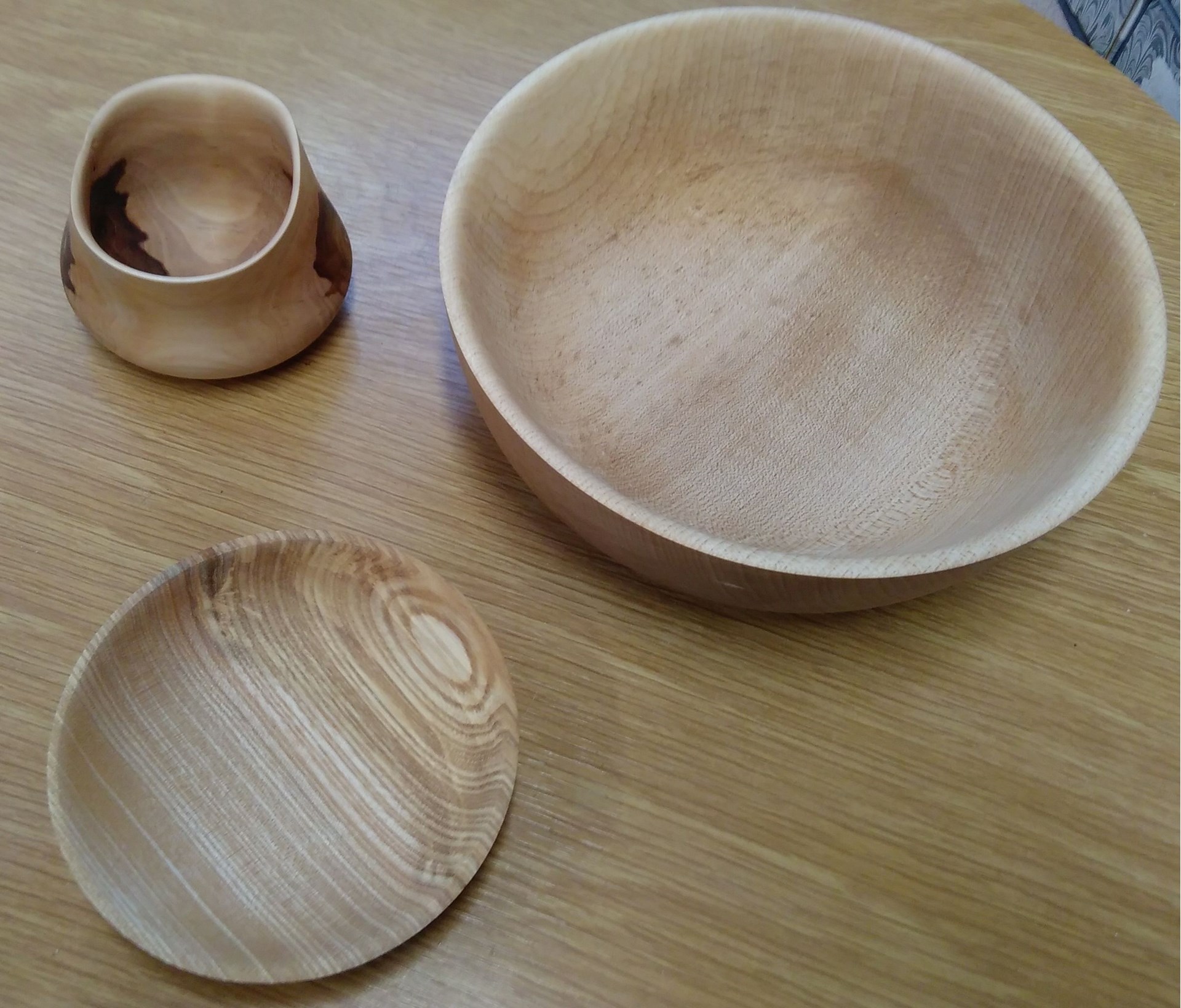 Members are building up experience in turning. The bowl and plate was made by Mike on a course run by Neil (workerinwood.co.uk). The distorted bowl wis made of green applewood and has taken up the shape as it dries out. Made by Neil.