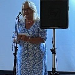 Councillor Linda Ashburner then presented the Citizen's Award