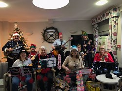 Shepton Mallet Ukulele Group ( SMUG ) Gallery