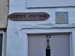 Lilyputt Cottage. On this site Sept 5, 1782 nothing happened. Someone with a sense of humour lives here. ©EH