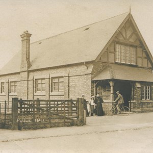The Public Hall (later the War Memorial Hall) was used for drill practice during WW1
