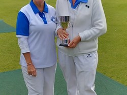 Ladies 10 point winner Linda prior and runner up, Sandra Williams
