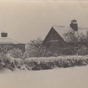 Holt End Lane (Ivall's Cottage on the Right) 1927