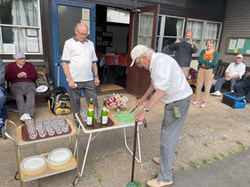 Tom cuts the cake