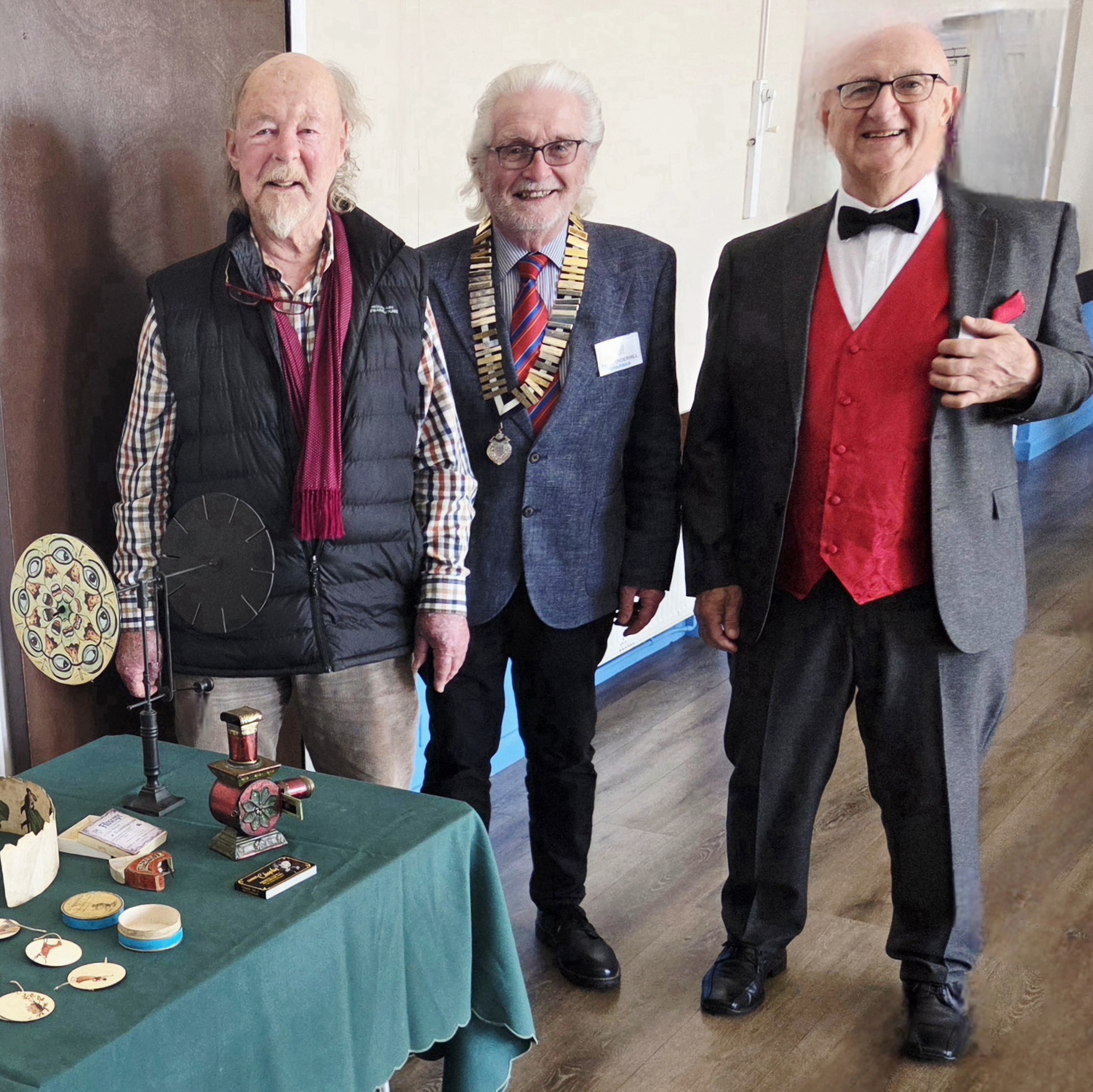 L-R: Speaker Steve Jellyman wih Chairman Keith Underhill & Speaker Finder Chris Inch (Photo)