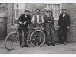 Outside The Royal Oak - Mr Mulcock, Mr Scrivens (son of Mrs Baldwin) with bicycle, and 2 others, c. 1918