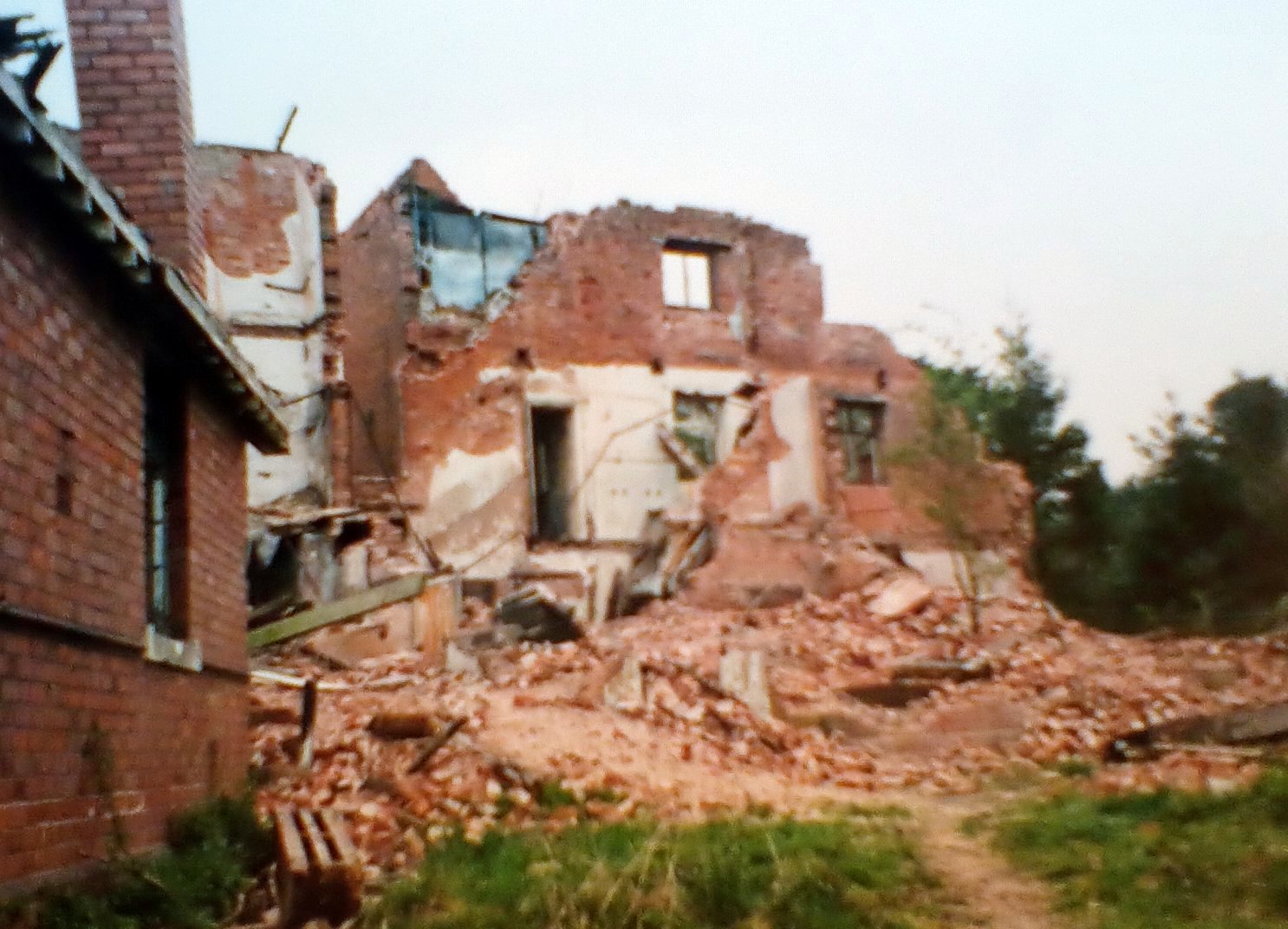 another view in April 2003. Photo copyright Charlie Bateman