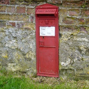 Upper Pollicott: Victorian letter box