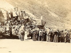 A late Victorian crowd gathers