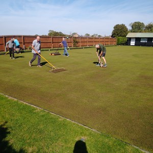 Many hands make light work