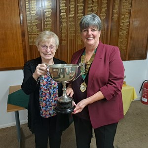 Open Singles winner, Sue