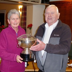 Elaine Wulcko, Ladies Champion 2022, receiving her trophy from President Fred Goodege