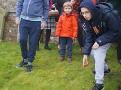 2015 Pasche egg rolling