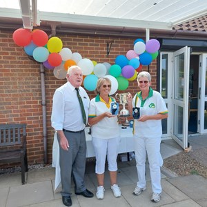 26/ Chris Wright and Elaine Wulcko with the Drawn Pairs Winners Trophy