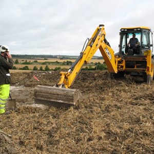 Mike on JCB and Matt as banksman – opening up the trenches.