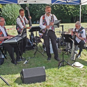 A jazz band providing the live music during the afternoon