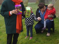 2015 Pasche egg rolling