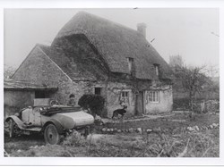 Pear Tree Farmhouse (now Cottage) c 1922 or c 1935. The strange looking car in the garden is Alldays and Onion’s (last produced 1918), but at this time it belonged to a man from London. The church tower of St. Giles’ can be seen in the background.