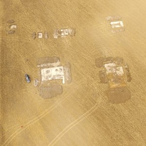 Aerial shot of the site courtesy of Richard Miller – after a little bit of rain, the areas of interest  show up clearly against the chalk.