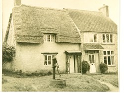Village Pump, Pottinger Cottage and Amberley