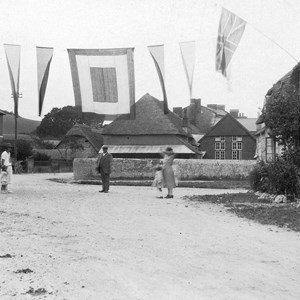 Cross roads by chest nut tree. Note houses on right where the hall ground is today