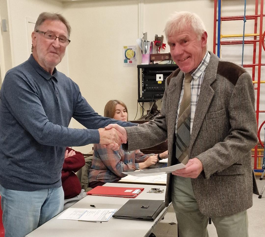 Cllr Piddington awards local Farmer Bob Turner with his Community Champion Award 2023.