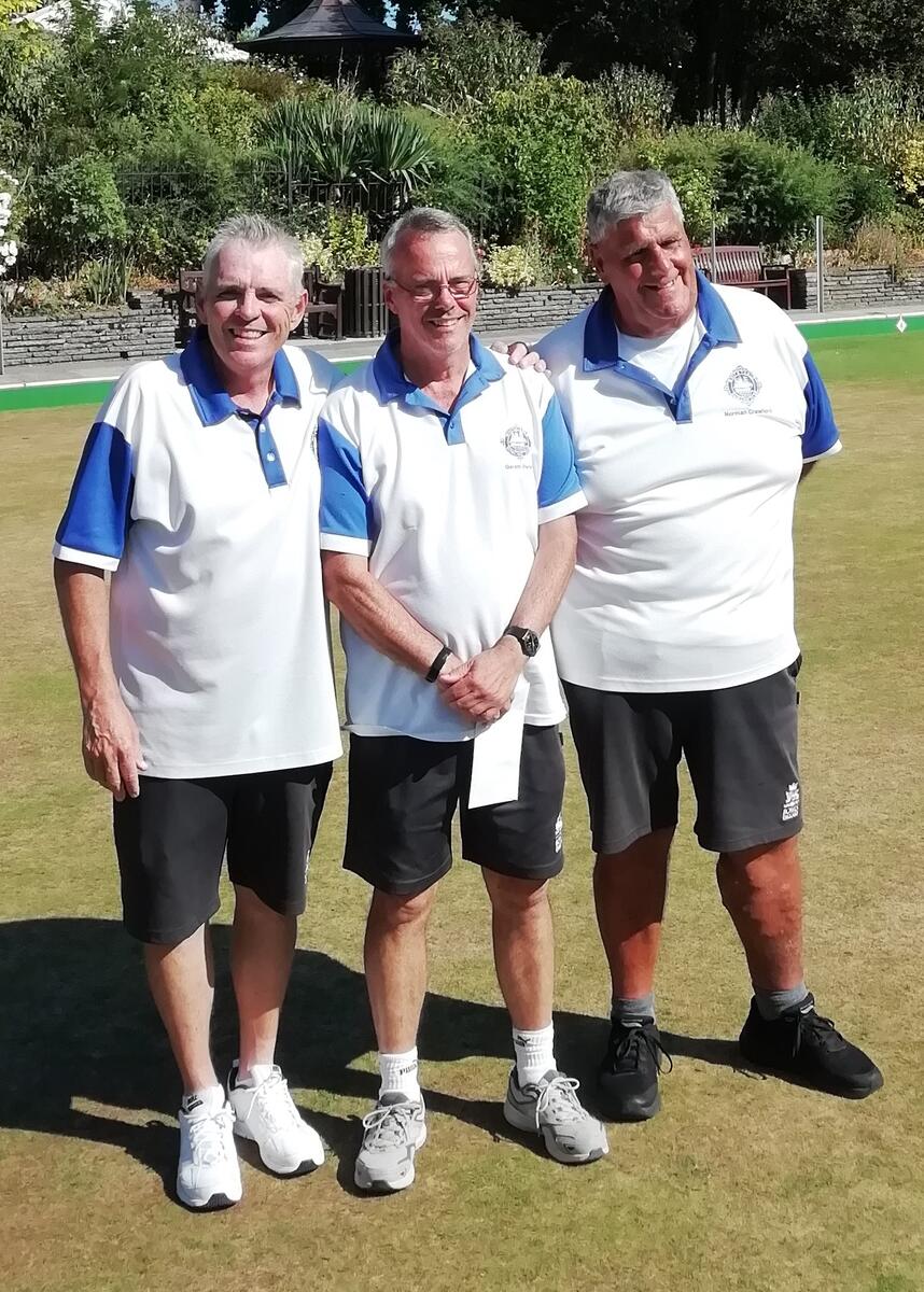 Ron Pring Runner ups, left to right, Nelson Hamilton, Mens Captain Gareth Porter and Norman Crawford
