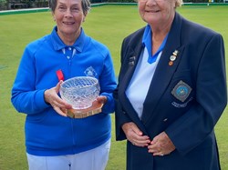 2 Woods winner Maggie Dellard and runner up Daphne Ellinor