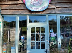 And after a nice piece of cake and tea or coffee at The Tea Cosy in Hurstbourne Tarrant. ©EH