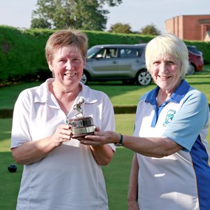 Sue Woollams Winner Ladies 4 Wood Singles. George Smith Trophy