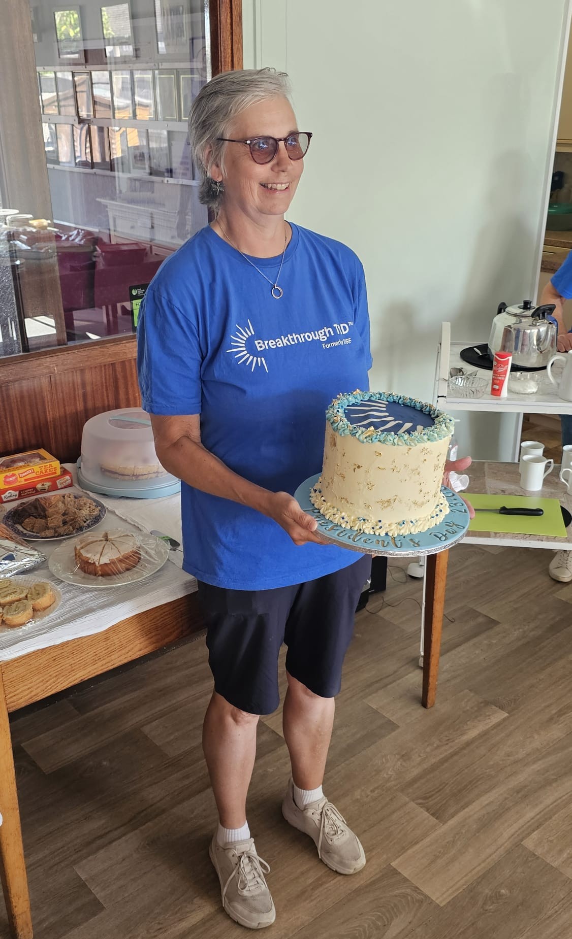 Liz with her Presidential cake