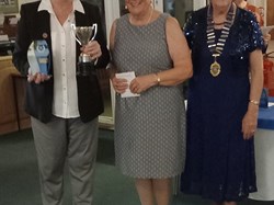 Ladies Handicap Winner Tracy Hamilton & Runner Up Chris Murphy