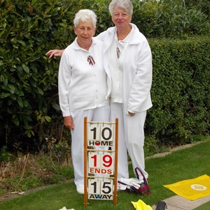 Ladies 2-Wood Final: Elaine Cresswell and Sandra Harrison