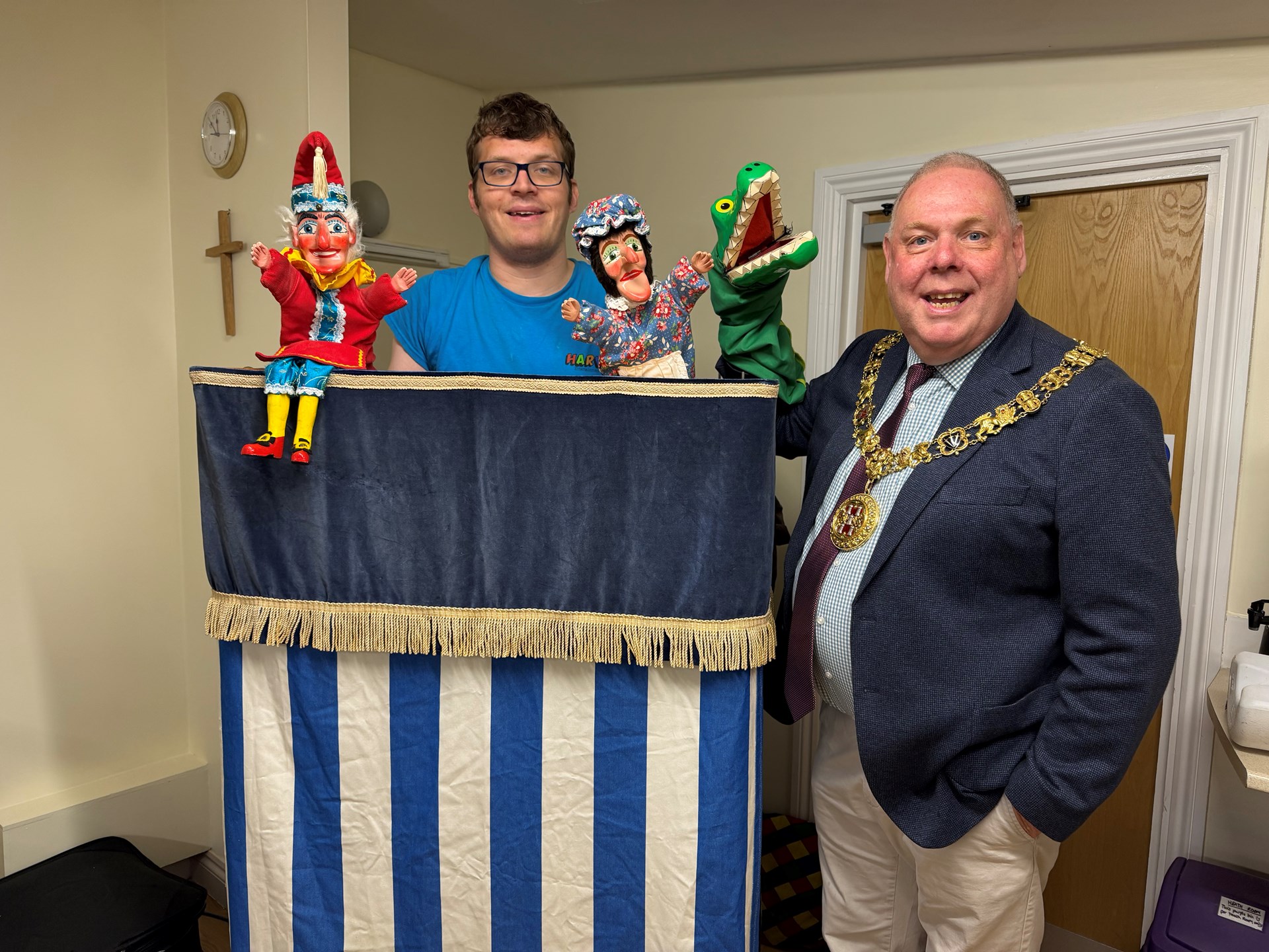 The Winchester Mayor with Punch and Judy