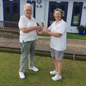 Ladies 2 wood winner Jenny Johnson (on left) receiving trophy from Runner up Clare Thomas