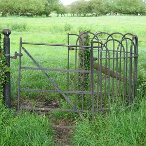 Kissing gate, The Green