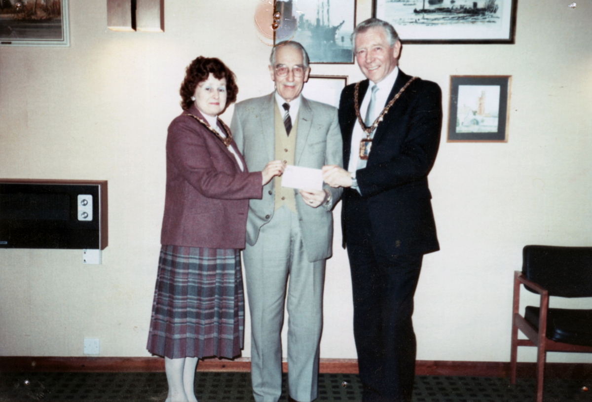 Portsmouth Area Talking News Cheque Presentation 1988/89