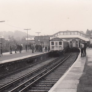 Alton Railway Station 1.10.1983 ~ Train 4-SUB Unit 4732  at platform 2.