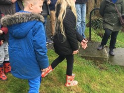 2017 Pasche egg rolling