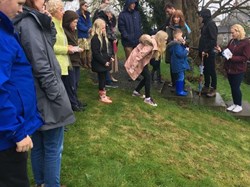 2017 Pasche egg rolling