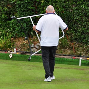 Martin Helping