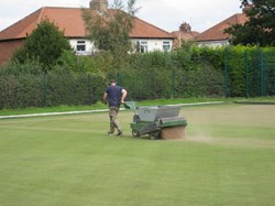 Spreading Top-Dressing