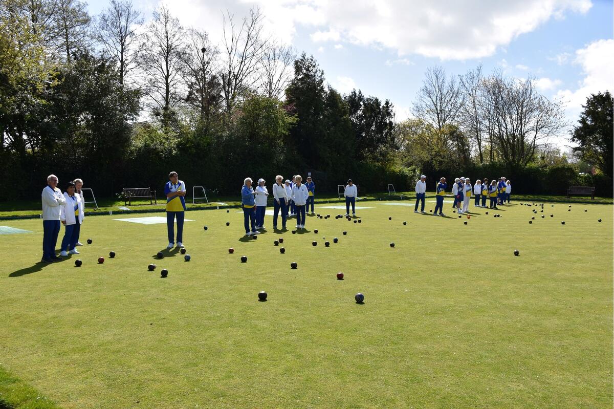 Lets Play Bowls